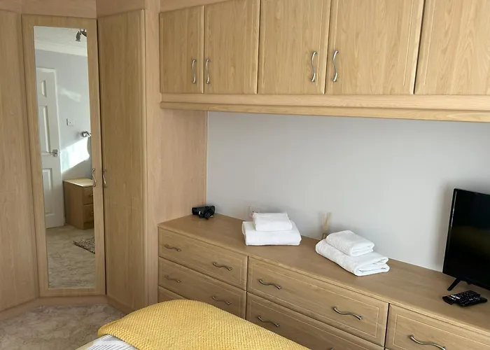 Delightful Self-Contained Annexe Close To Airport